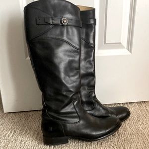 Women’s Frye leather boots. Barely worn, size 7
